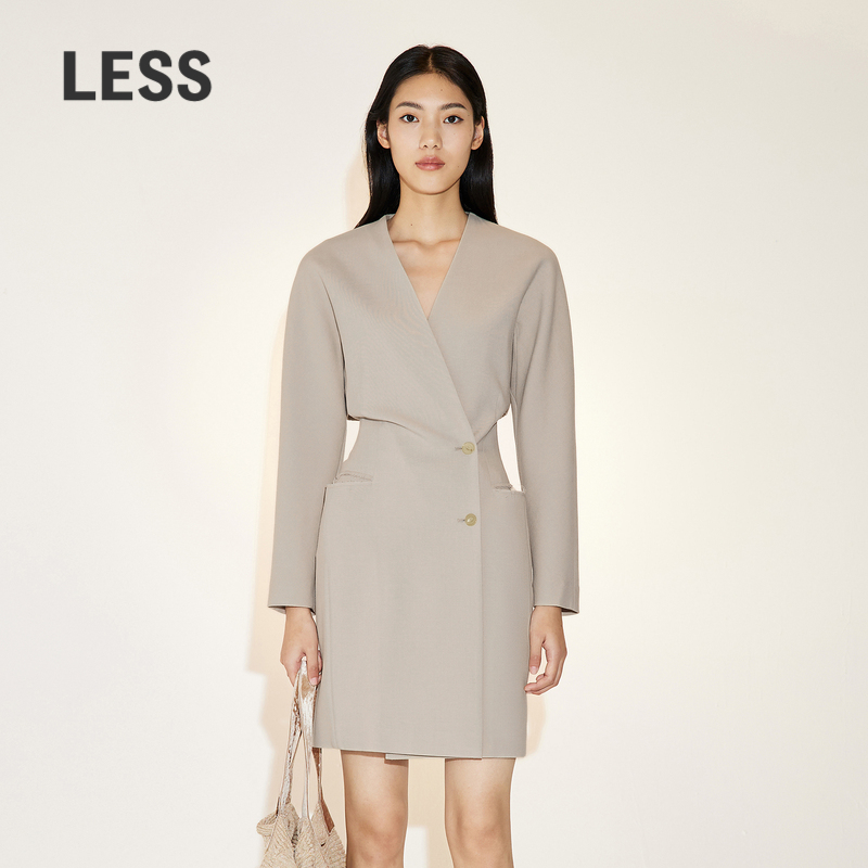 LESS时尚V领长袖短款连衣裙
