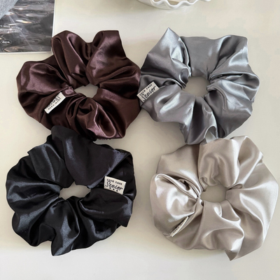 缎面大肠发圈低马尾丸子头