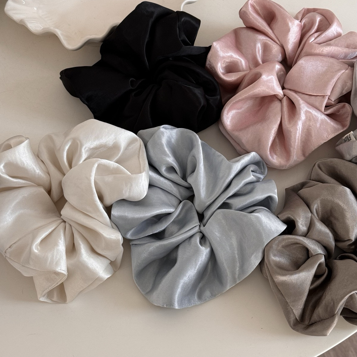 Raffia光泽感丰盈缎面大肠发圈韩式氛围感丸子头发绳柔滑超大头花