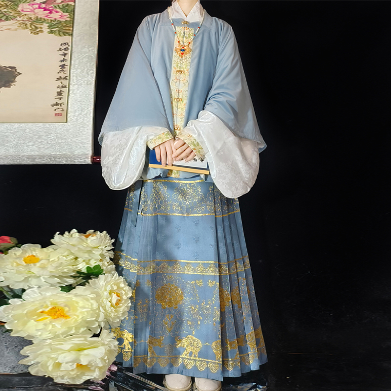 梦桑塔2023丝绒加绒织金马面裙