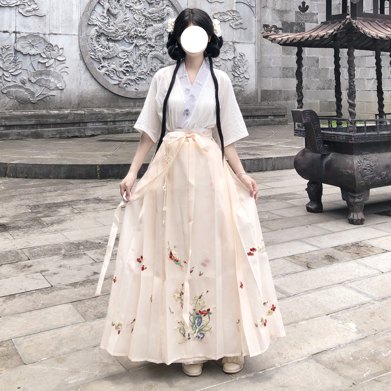 梦桑塔大码汉服马面裙夏季新品透气绣花高档黄色花鸟裙短袖飞机袖