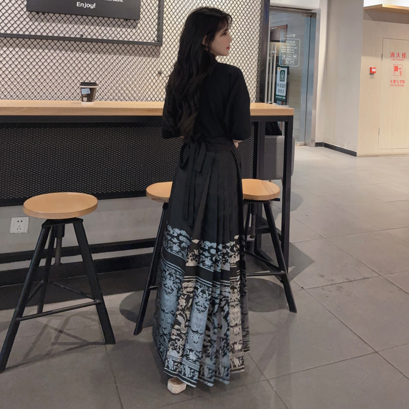 2024年新款马面裙国风黑色龙纹织银幻彩螺钿大码汉服复古春季现货