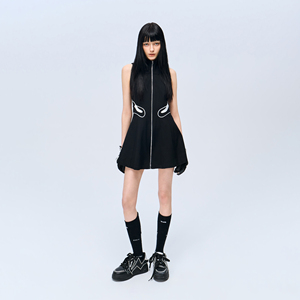 D.MARTINA QUEEN2026夏季新款立领无袖小众个性掐腰连衣裙A字裙