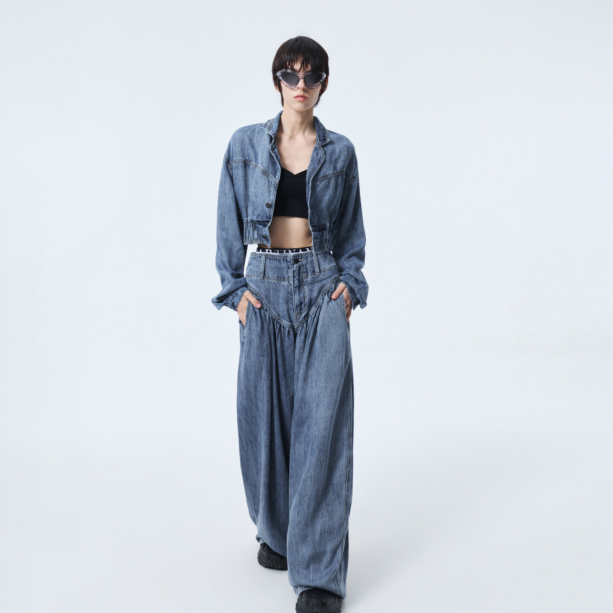 D.MARTINAQUEENDMNQ留点白2026新款短款牛仔外套女士长袖翻领套装