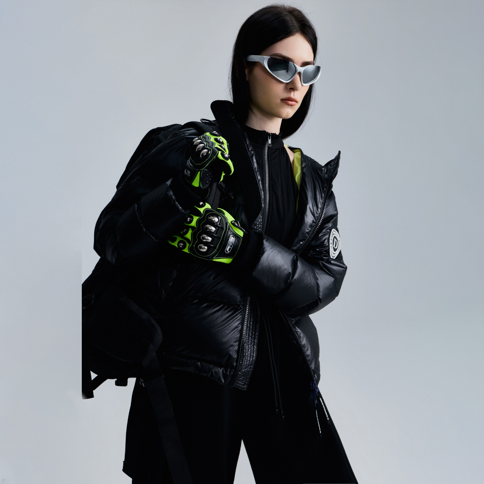 D.MARTINAQUEEN黑色羽绒服