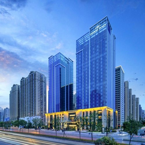 与城北客运站近在咫尺，临近大明宫国家遗址公园、盛龙购物广场和市政府 可轻松前往古城墙，钟楼，碑林，大雁塔，大唐不夜城等景点 酒店以专业、高效、灵活和彰显人性化的服务理念助力您的每一次出行