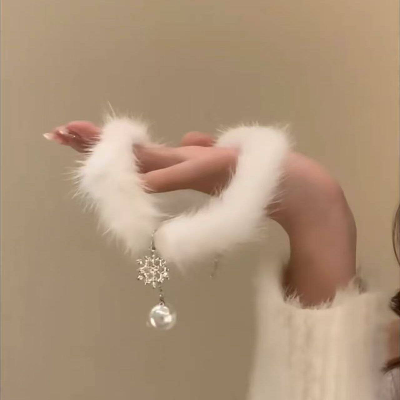 毛绒雪花珍珠项链高级感气质choke锁骨r颈链圣诞节毛衣链气质配饰