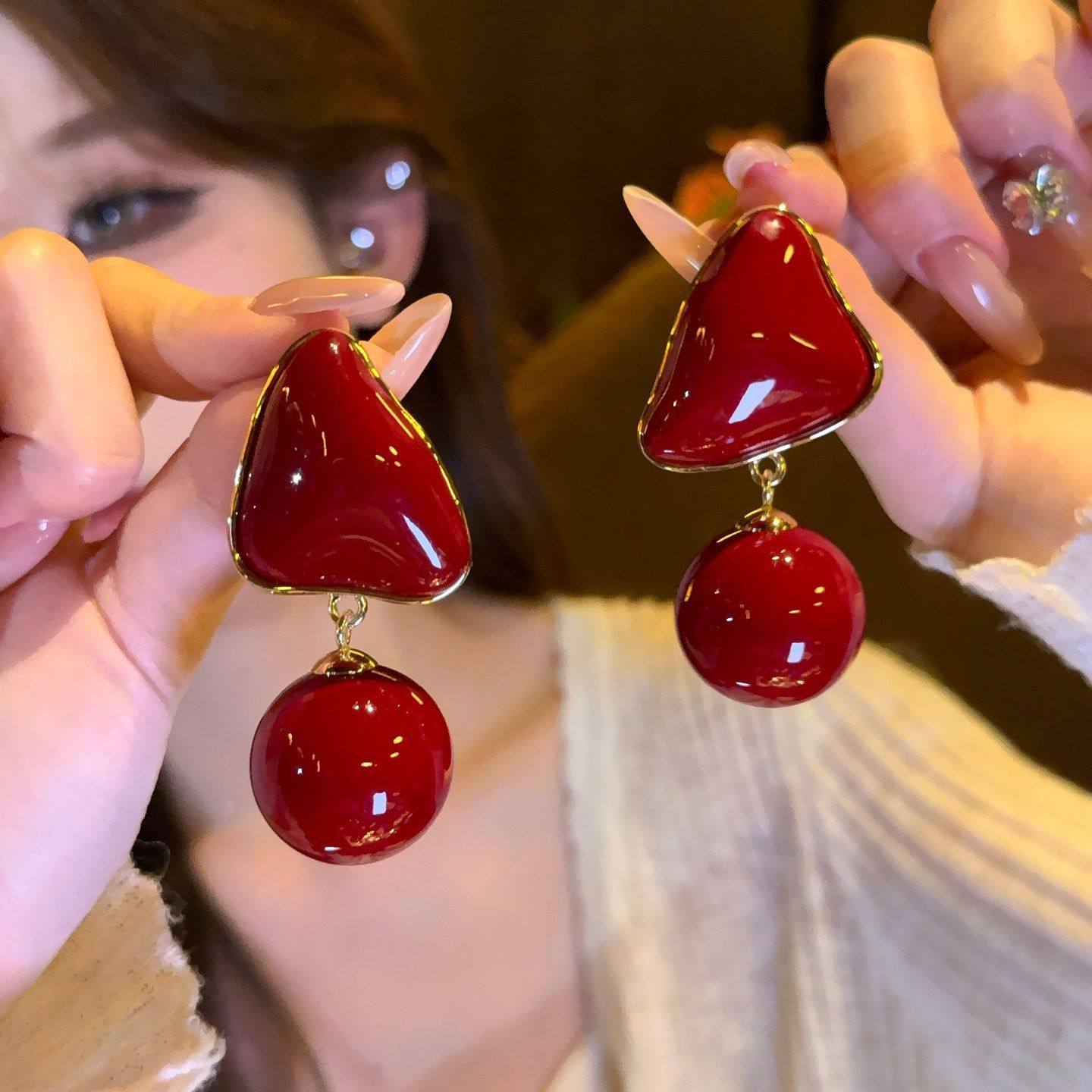 敲显白!秋冬复古安可拉红夸张耳环时尚气质优雅小众设计高级耳饰,饰品/流行首饰/时尚饰品新,耳环,淘宝优惠券,粉丝福利购,淘宝优惠卷