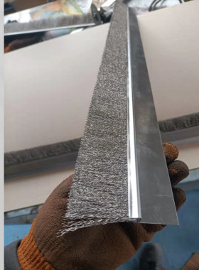 定制316不锈钢毛刷工业钢丝条刷加厚双排钢丝条刷过滤器钢丝刷