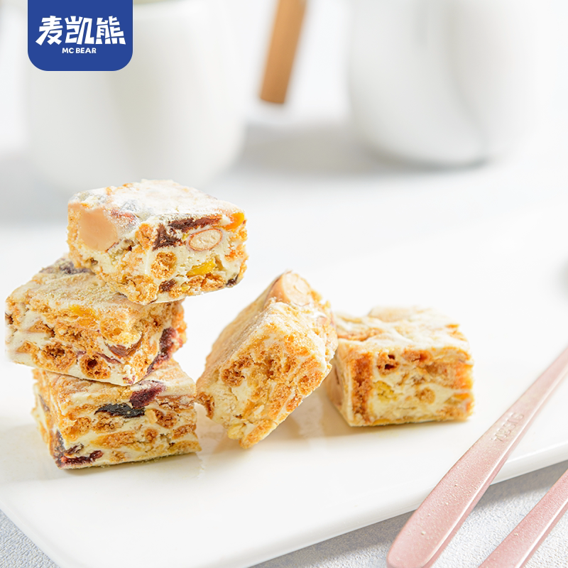 麦凯熊雪花酥网红休闲小零食糕点心牛扎奶芙饼干沙琪玛糖
