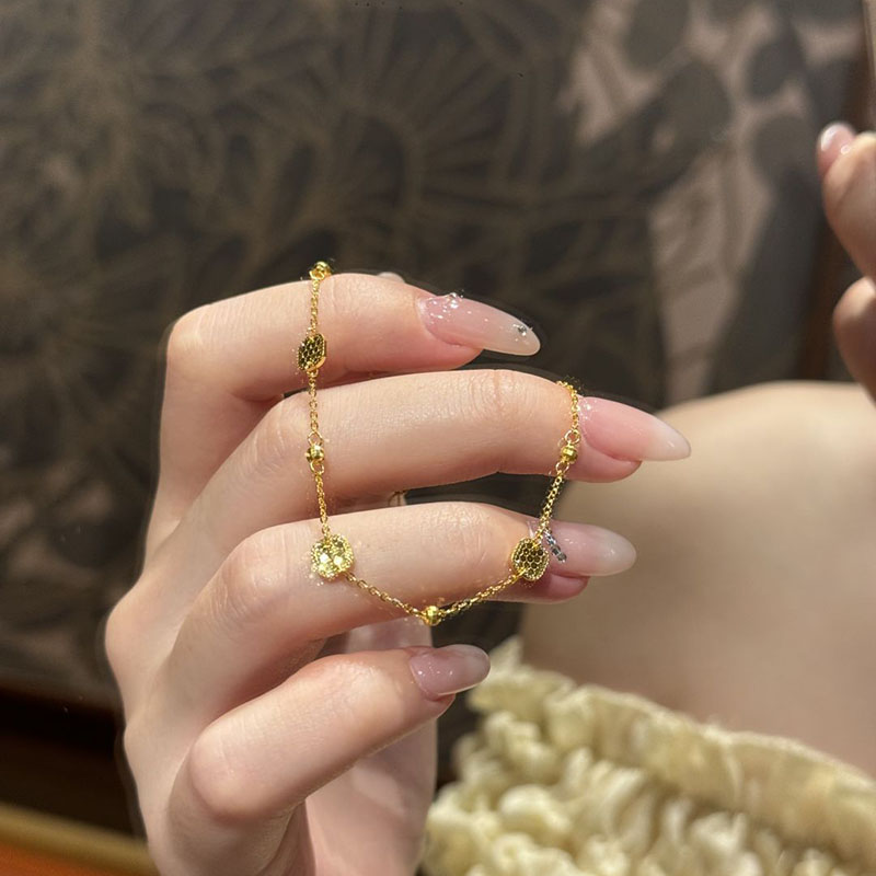 时尚欧美风超闪细链子小方块鱼鳞手链日常百搭气质秋冬礼物配饰女