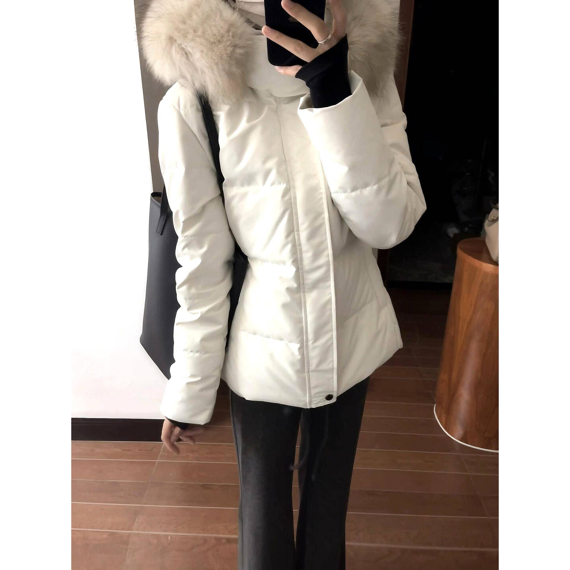 白色短款巨好看的连帽羽绒服女款冬季2025新款高级感修身棉服外套