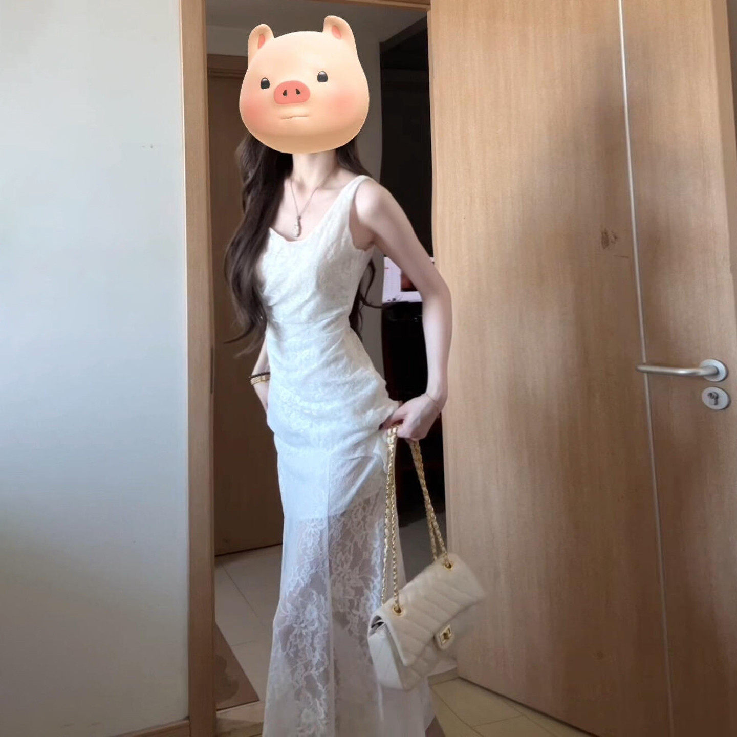 白色蕾丝吊带洋装子女夏季2026新款法式气质高级感修身包臀长裙