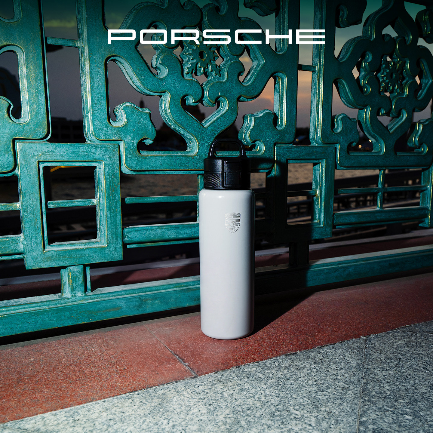 【官方正品】 Porsche 保时捷 AHEAD 系列 盾徽保温饮水瓶 1L
