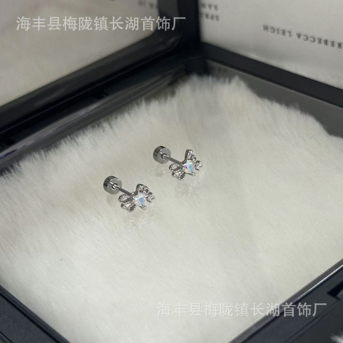 嘟嘟夫妇蝴蝶结耳骨钉医用钛钢养耳洞睡觉免摘彩色锆石耳蜗耳钉女