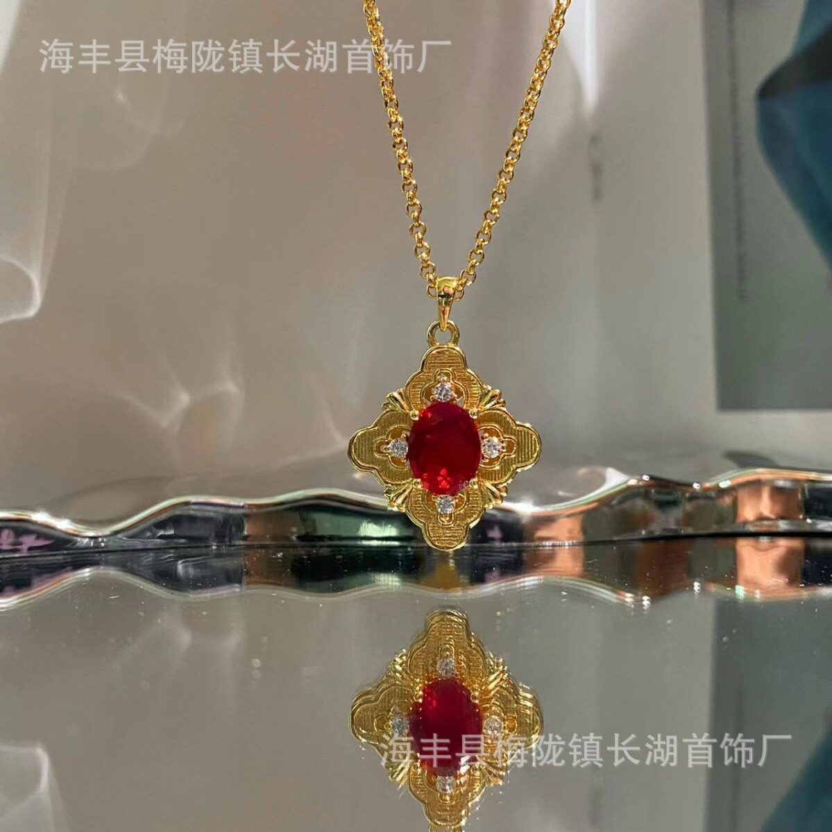 意大利织纹雕金工艺蕾丝花边红刚玉吊坠法式轻奢复古高碳钻项链女