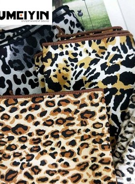 Leopard pattern triangLe scarf is versatiLe for women with