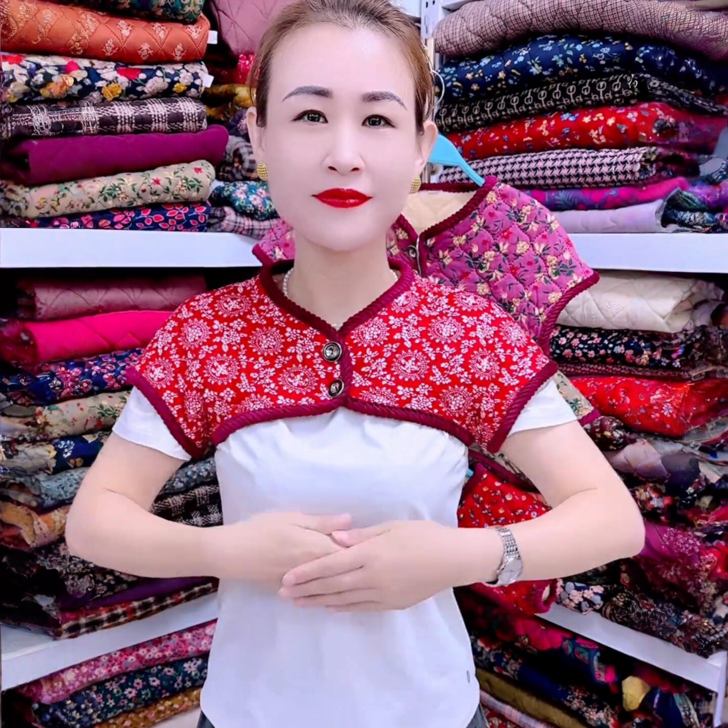 妈妈马夹坎肩女士专用秋冬季防寒保暖护肩披肩加厚夹棉短款小棉衣