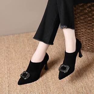 2025冬季新款黑色细跟高跟鞋洋气气质尖头深口方扣百搭舒适单鞋女