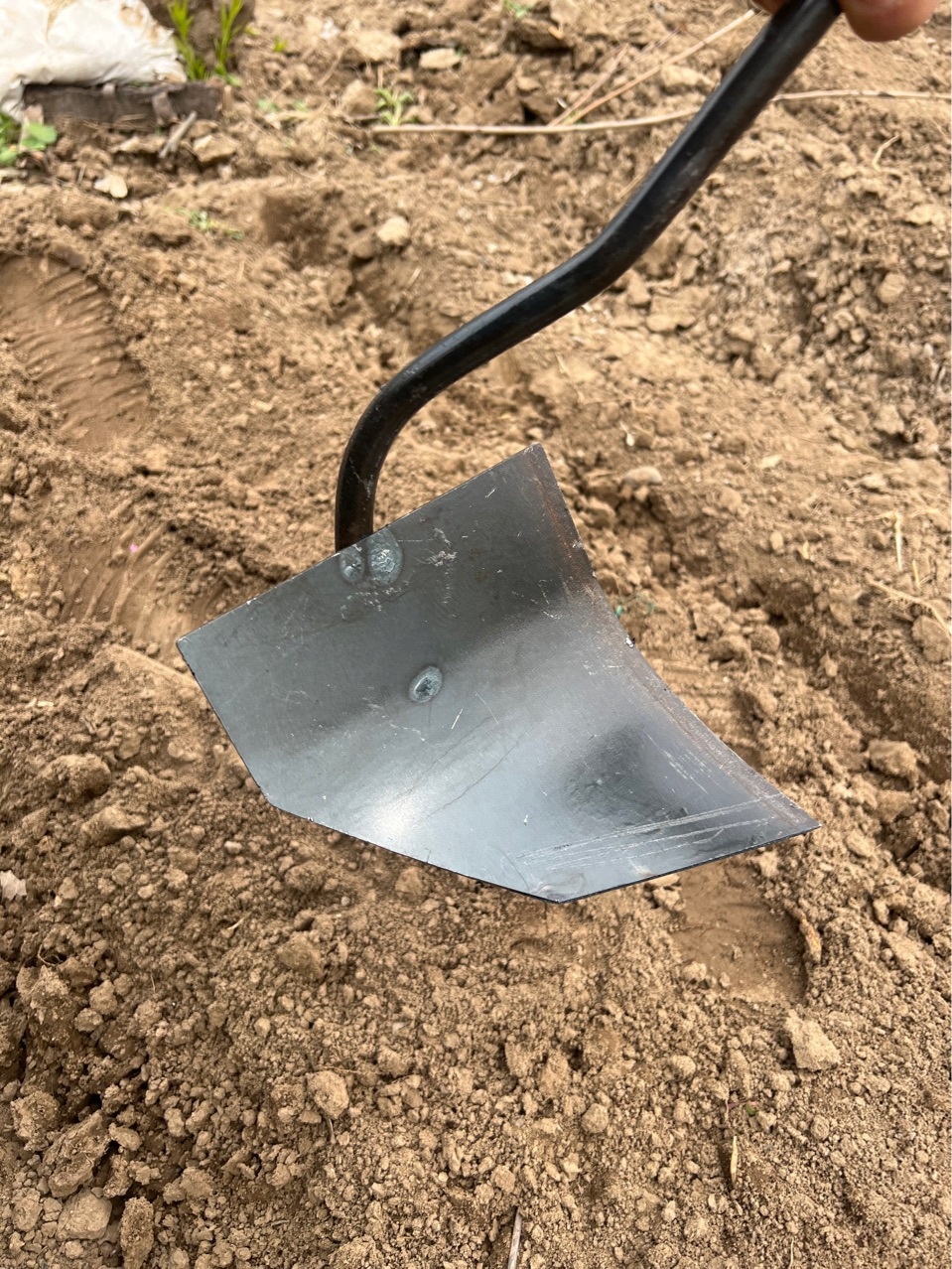 加厚锰钢三角锄头犁地松土开沟施肥尖头农用种菜木头翻土省力翻土