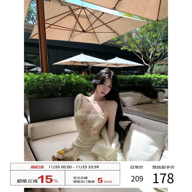 牛了牛了 蕾丝拼接连衣裙女2025冬季新款吊带包臀裙法式抹胸裙子