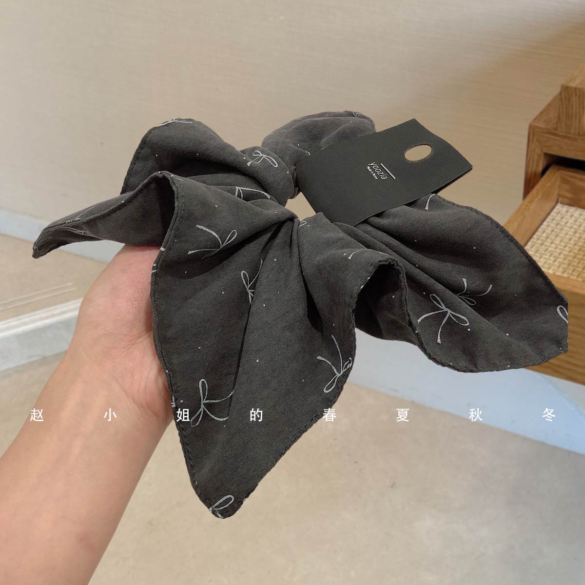 2025新款韩国发饰氛围感扎低马尾头圈灰色印花蝴蝶结方巾大肠发圈