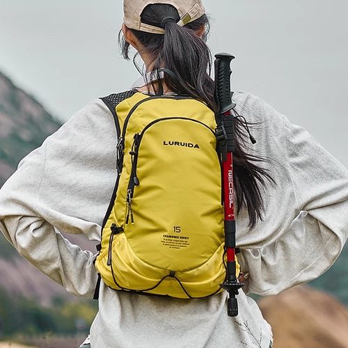 户外轻量化徒步登山包15升双肩包