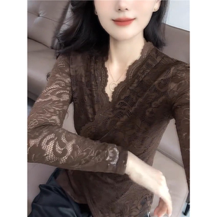 深棕色法式蕾丝花边V领设计长袖衬衣女2025秋冬新款显瘦大码上衣