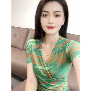 设计感晕染印花上衣女夏季性感V领交叉短袖t恤紧身网纱半袖小衫潮