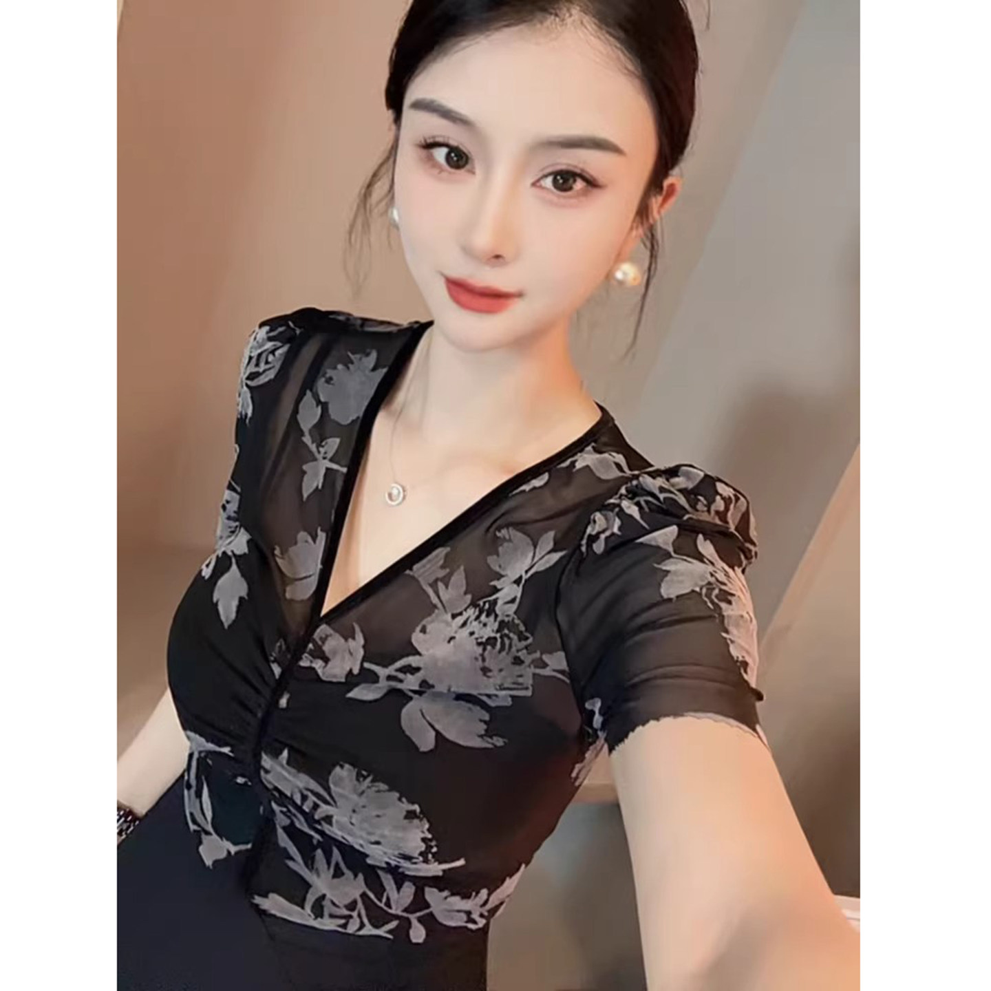 欧货水墨画印花上衣女夏装新款性感V领短袖t恤紧身百搭显瘦小衫潮