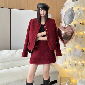 欧洲站2023冬季新款名媛风金扣羊毛编织外套+半身裙新年红套装女