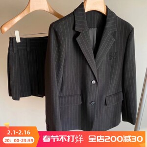 欧洲站2023冬季新款经典细条纹西装外套+百褶裙通勤风羊毛套装女