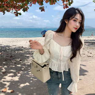 衬衣 一眼心动 白色提花蕾丝系带小衫 女法式 洋气甜美方领喇叭短款
