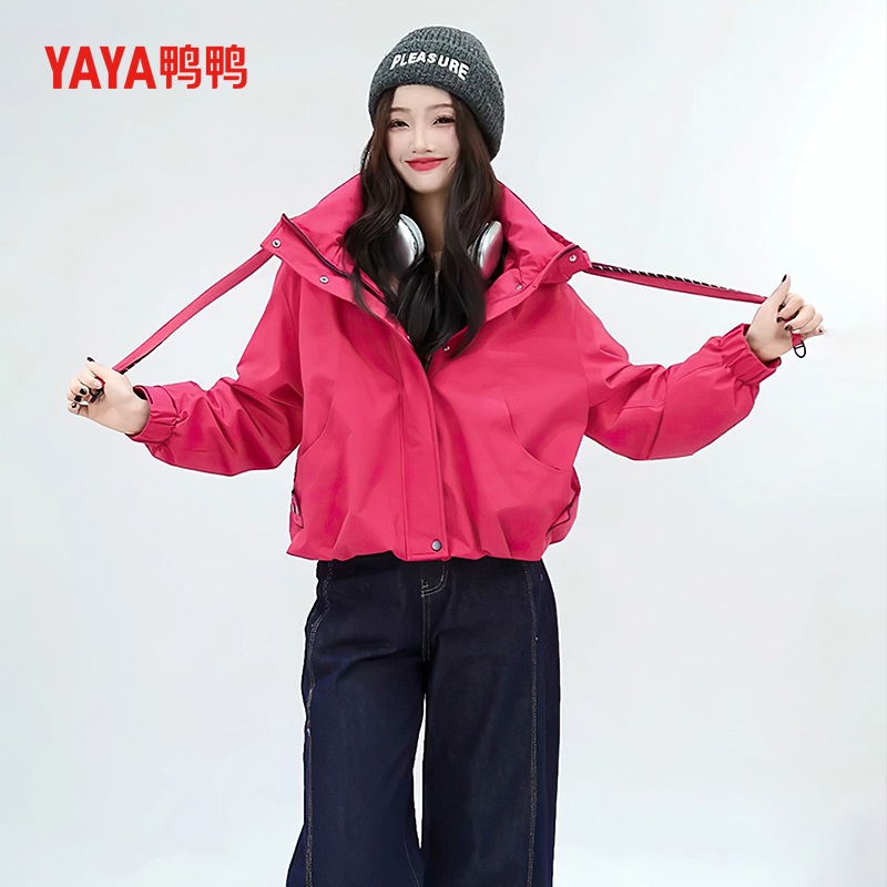 鸭鸭短款连帽红色羽绒服