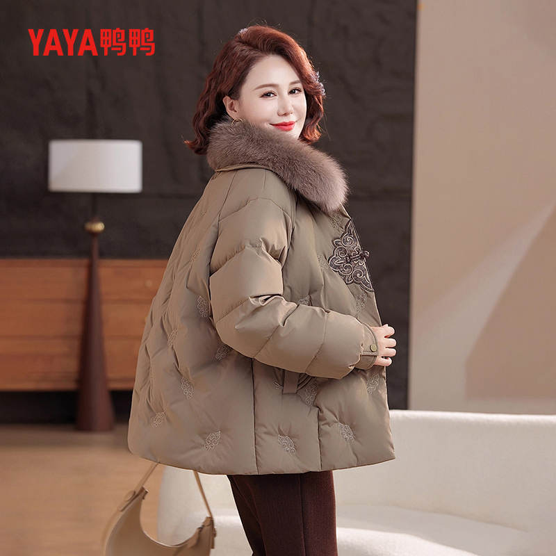 鸭鸭短款翻领奶奶装羽绒服