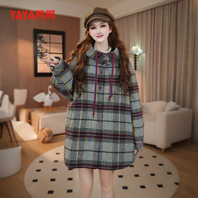 鸭鸭中长款连帽格子羽绒服