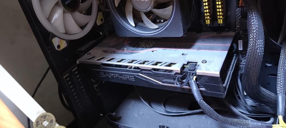 19年双11购买的蓝宝石RX580显卡8g包装盒都在.