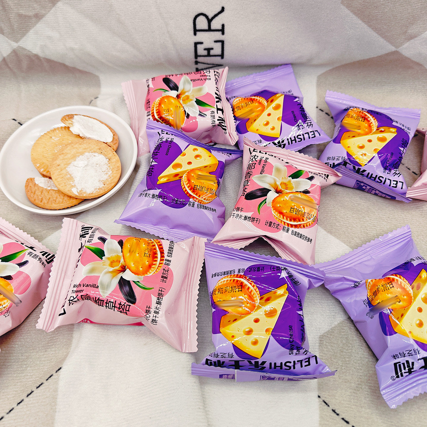 乐士利丝滑芝士塔浓郁香草塔早餐间点解馋解饿充饥小包装小吃饼干