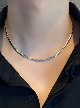 钛钢项炼男轻奢高级感锁骨炼短款素炼银色不掉色男生小众吊坠饰品