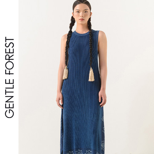 Gentle Forest【彝】非遗手工蜡染圆领针织长款连衣裙