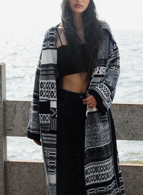 Gentle Forest【白】白族艺术纹样提花羊毛长款大衣