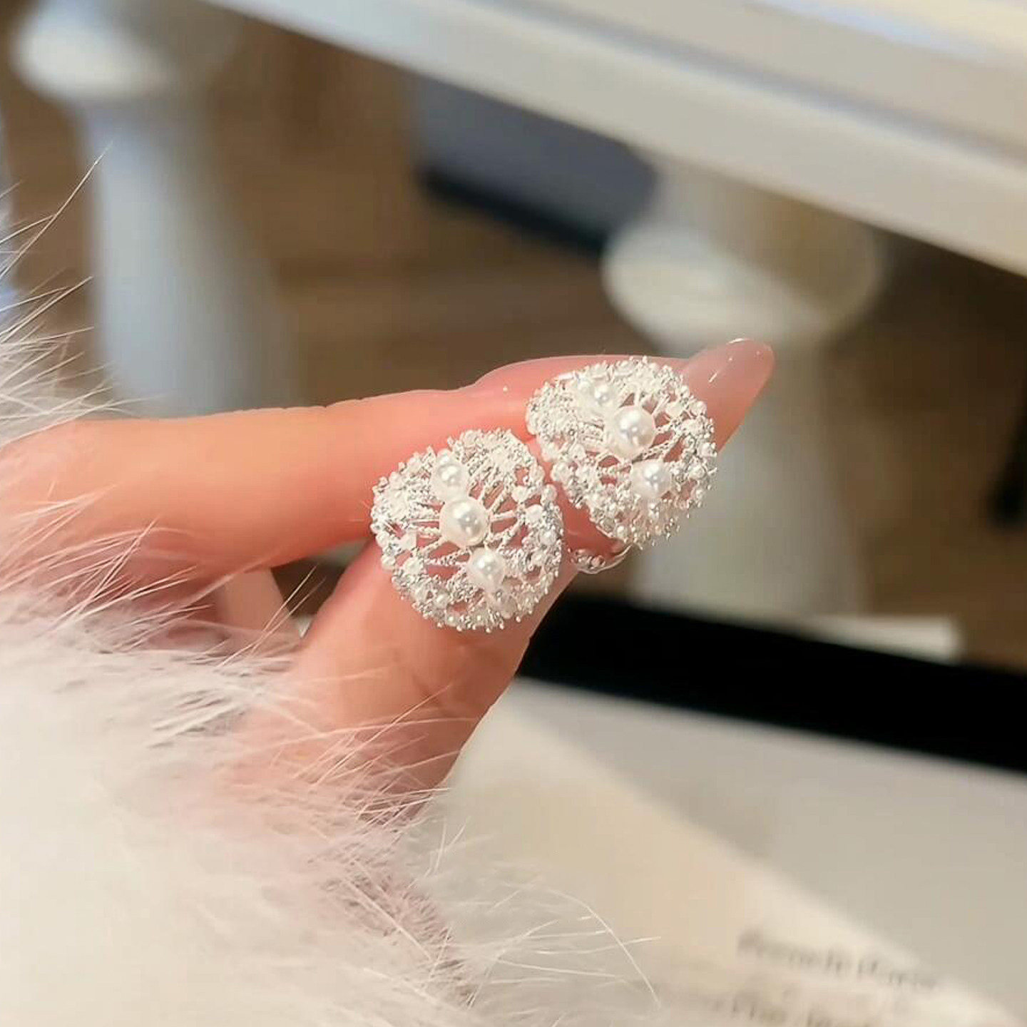 法式椭圆镂空蕾丝仿珍珠耳钉女小众设计方圆脸耳饰轻奢高级感耳环,饰品/流行首饰/时尚饰品新,耳环,淘宝优惠券,粉丝福利购,淘宝优惠卷