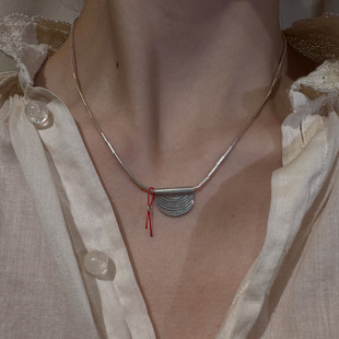 中古vintage叠纹吊坠项链高级感轻奢小众红绳点缀复古风锁骨链女