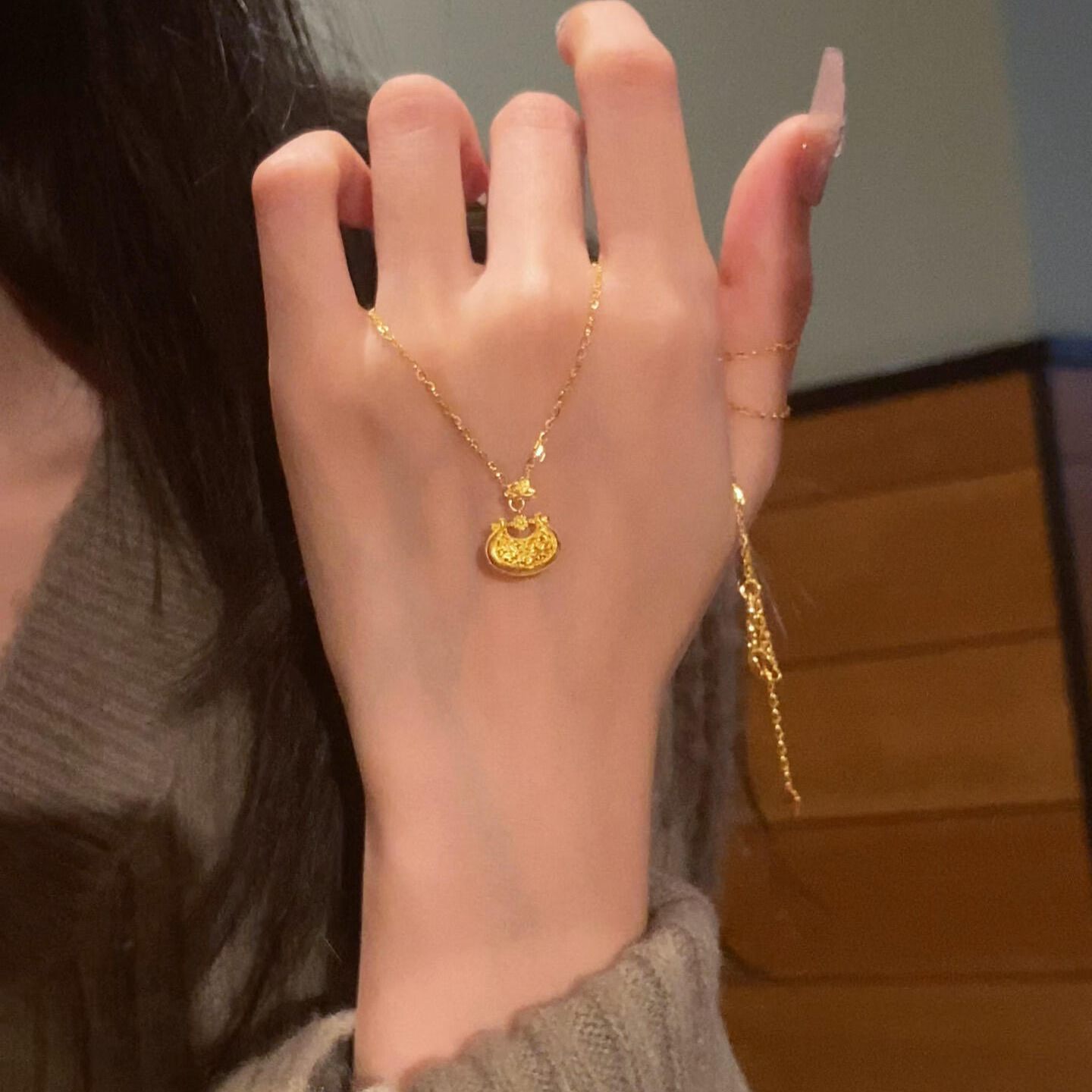 新中式金色平安锁吊坠项链女款2026新款精致锁骨链高级感轻奢小众