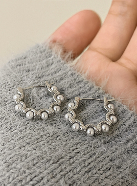圆圈珍珠耳环小众独特设计高级感秋冬耳饰女2025新款爆款耳扣耳圈