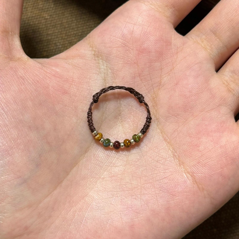 多巴胺彩色串珠编绳戒指女轻奢高级感精致食指戒小众设计独特指环