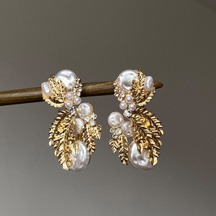 夸张不规则仿珍珠树叶耳环2025新款 高级感耳钉小众独特设计感 爆款