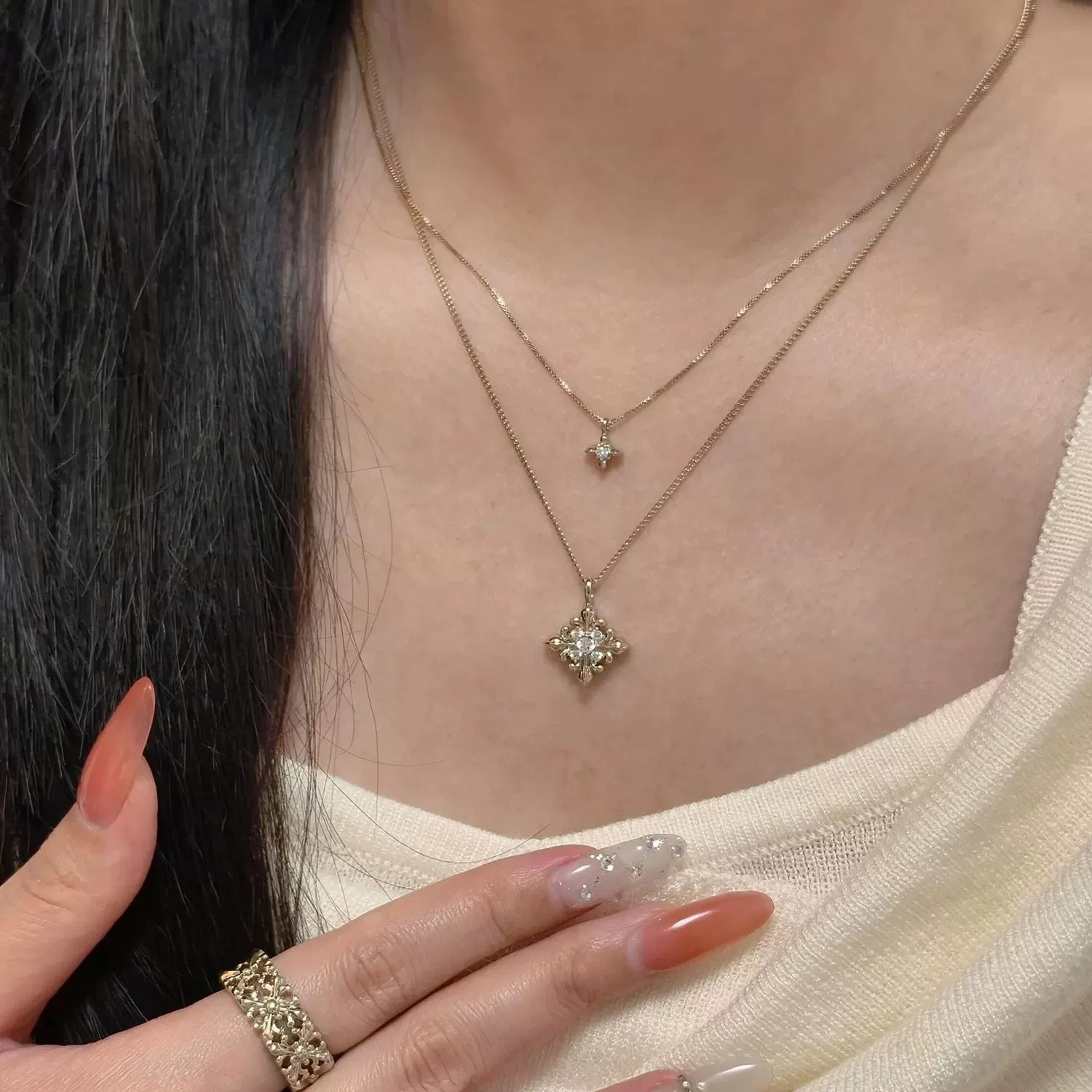 咖啡金鸢尾花双层项链女款2026新款锁骨链高级感轻奢小众叠戴配饰