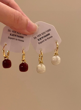 法式复古酒红色小方糖吊坠耳环2025新款爆款高级感轻奢小众耳扣女