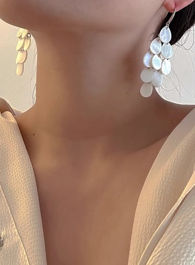 复古白色水滴贝壳耳环女轻奢高级感气质耳饰2025新款爆款独特漂亮